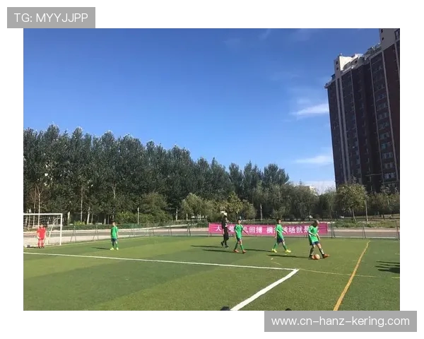 湖南湘涛足球队奋勇拼搏 力求重返顶级联赛 展现无畏拼劲与团队精神